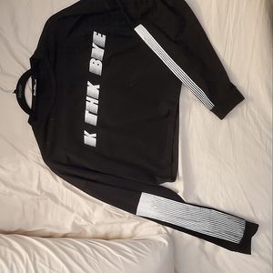 Superdown Black Cropped Long Sleeve Graphic Tee in Large